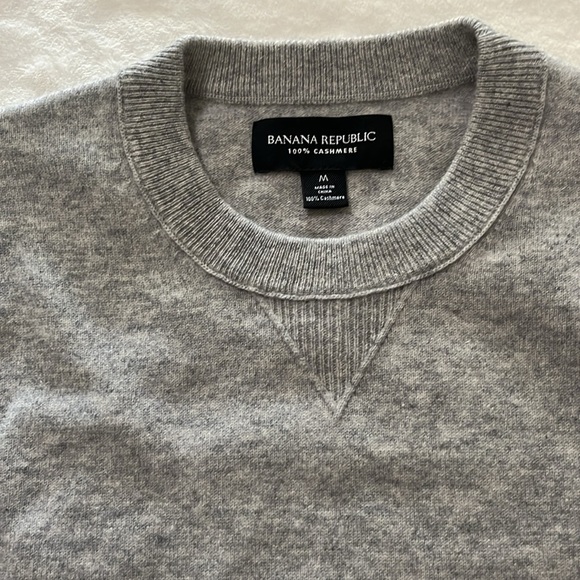 Banana Republic Men's Light Gray Crewneck Sweater - Picture 4 of 8